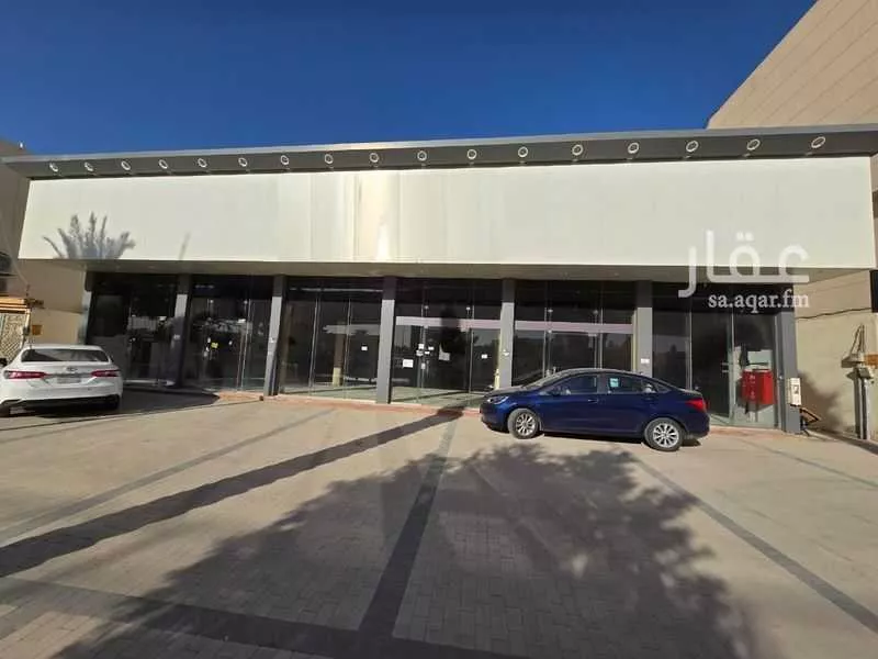 محل 1000 م² في الحمراء 2