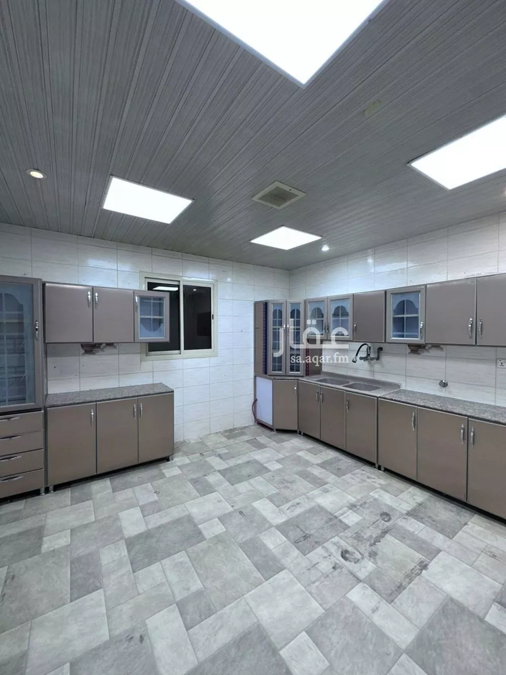 4 bedroom floor in Dhahrat Laban 1