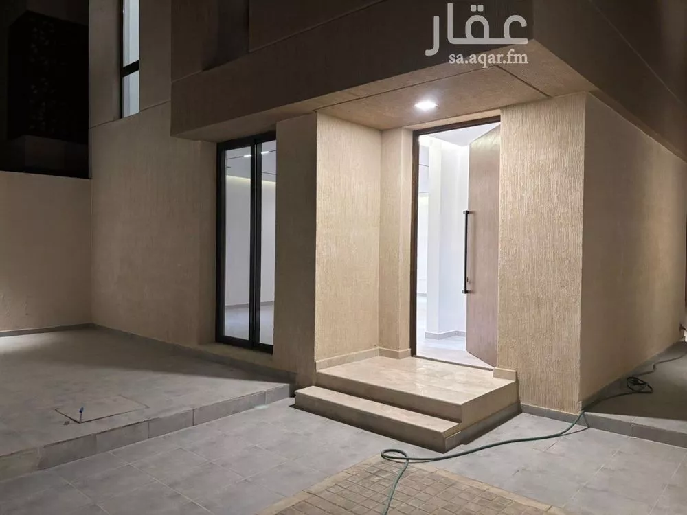 فيلا 4 غرف في العارض 2