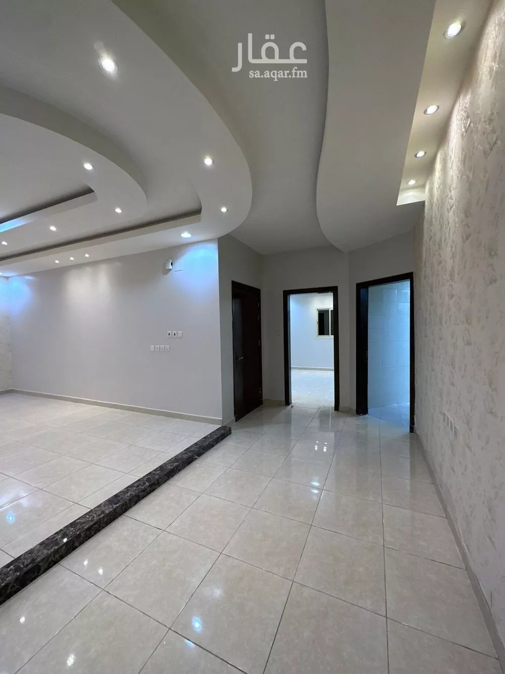 3 bedroom floor in Dhahrat Laban 5