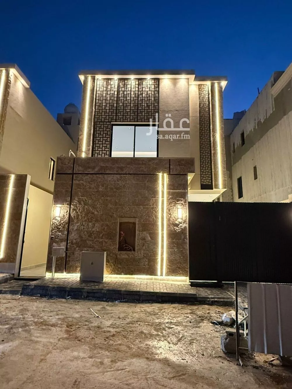 فيلا 5 غرف في الخليج 1