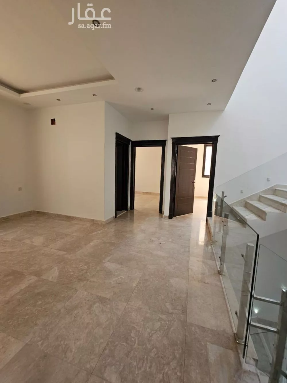 فيلا 4 غرف في العارض 5