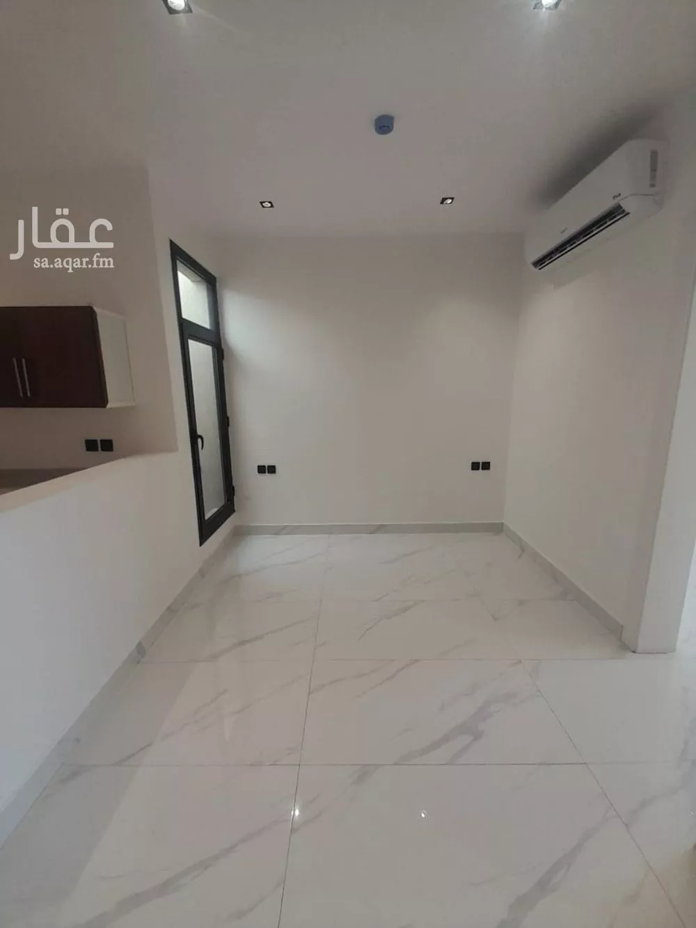 شقة 3 غرف في العقيق 5