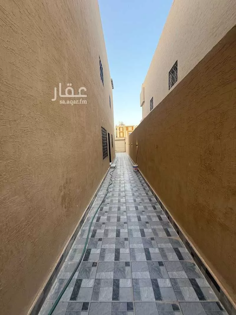 فيلا 5 غرف في عكاظ 3