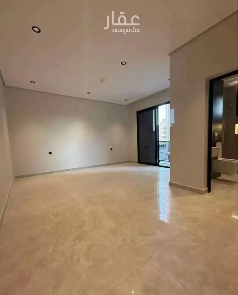 شقة 4 غرف في الحمرا 2