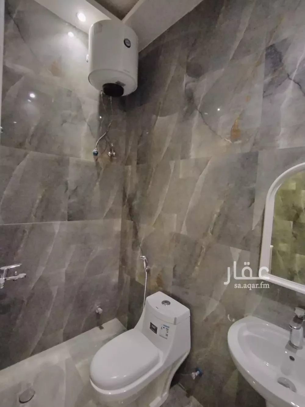 شقة 1 غرف في الملقا 5