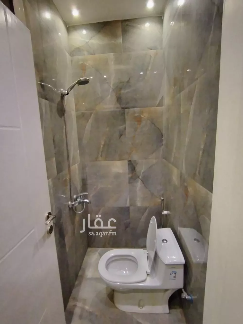 شقة 1 غرف في الملقا 5