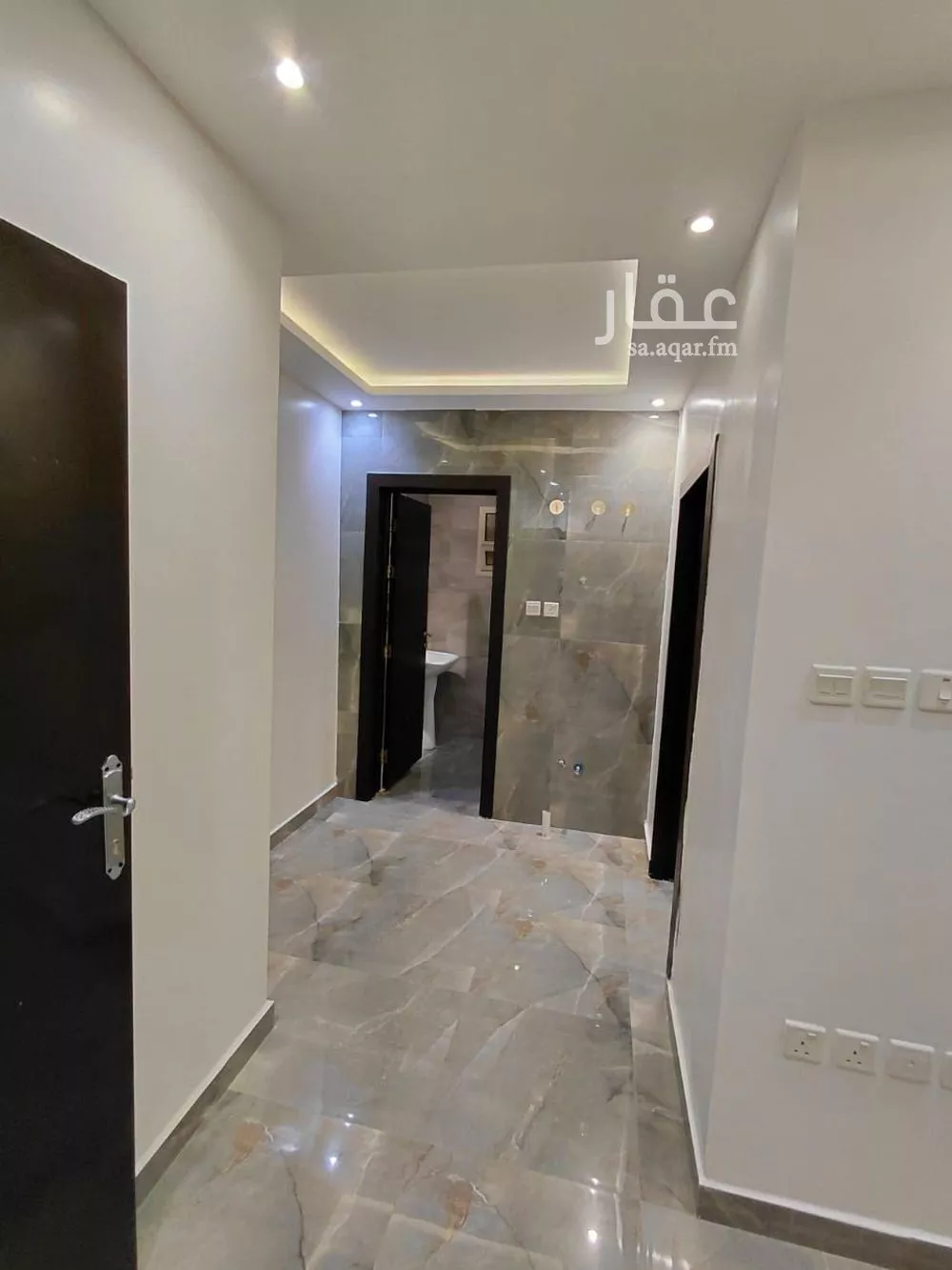 شقة 1 غرف في العقيق 5