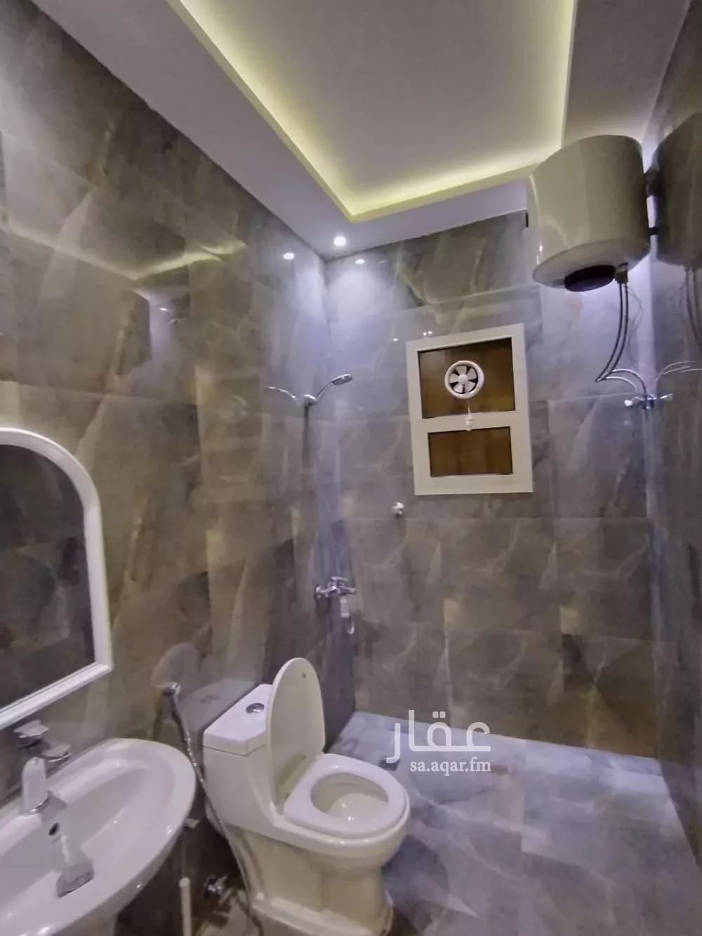 شقة 1 غرف في الملقا 5