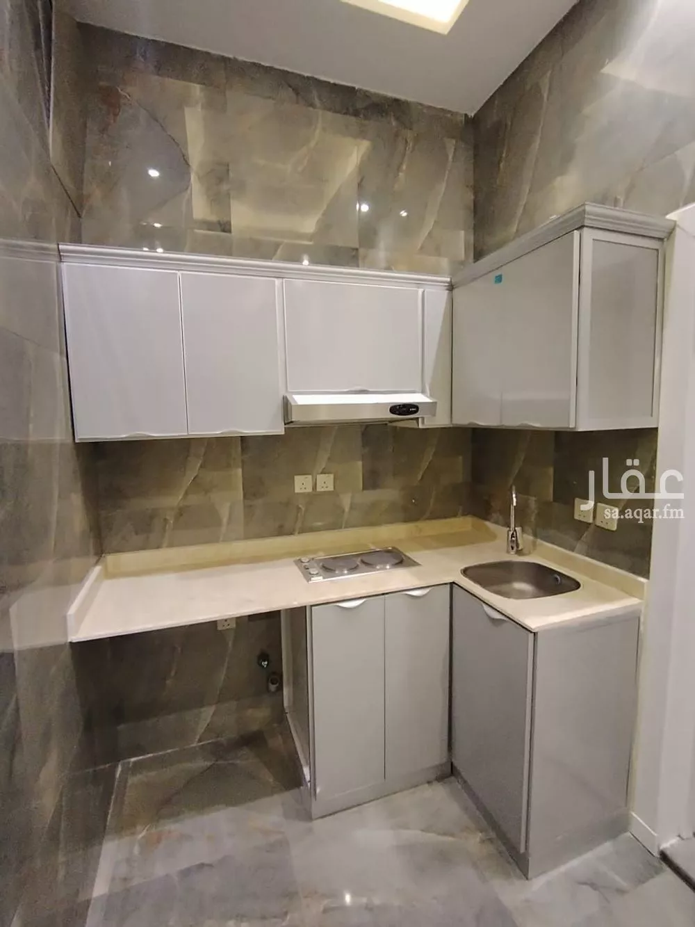 شقة 1 غرف في الملقا 4