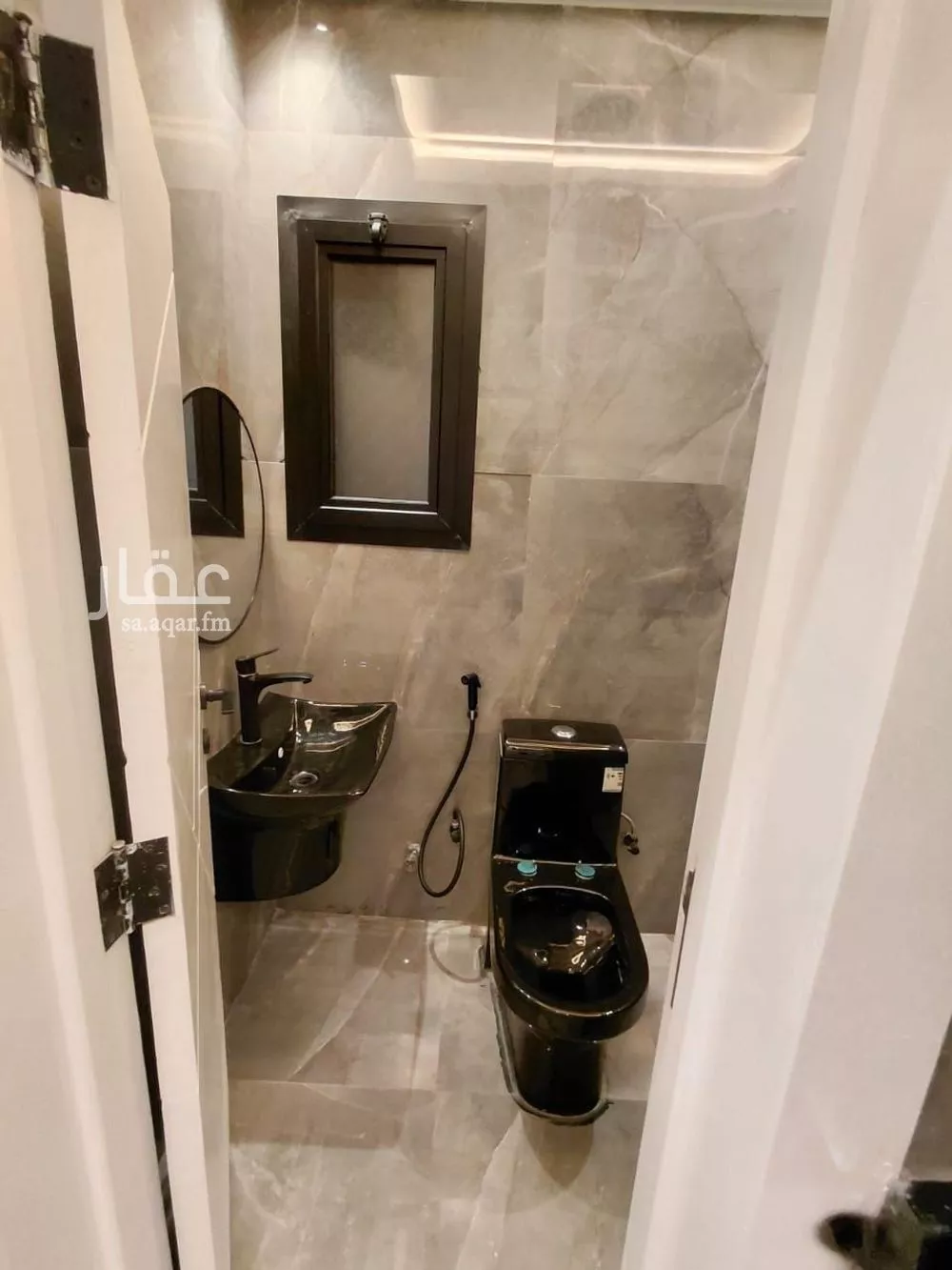 شقة 1 غرف في الملقا 4