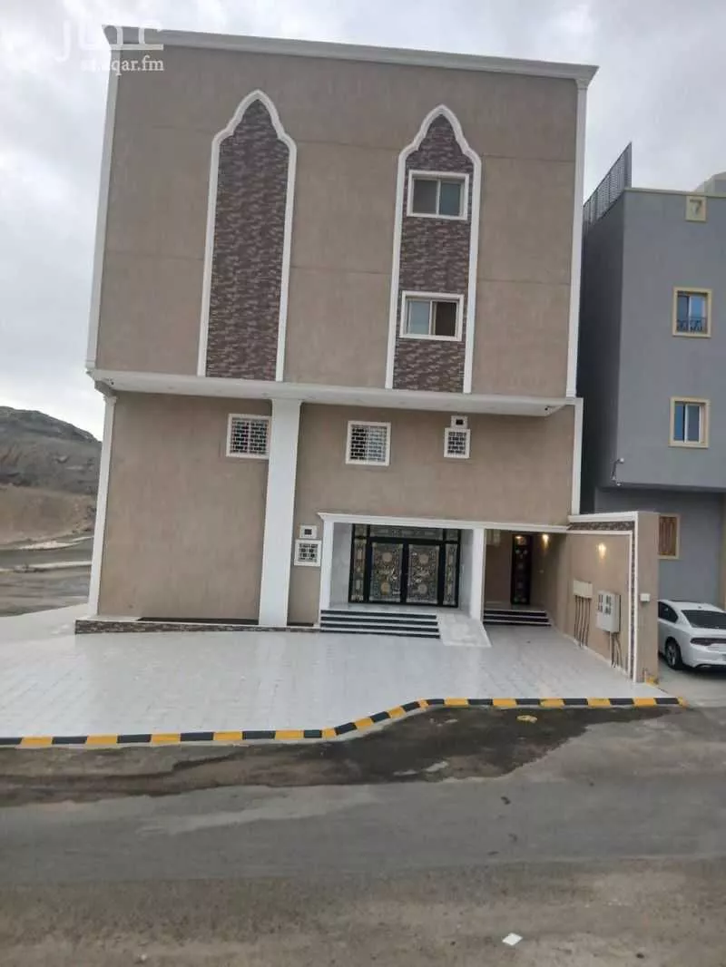 عمارة 580 م² في الملك فهد 3