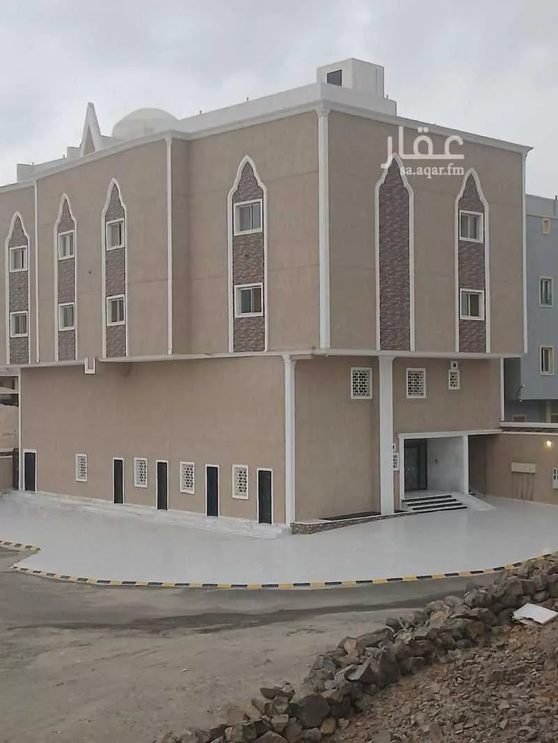 عمارة 580 م² في الملك فهد 1