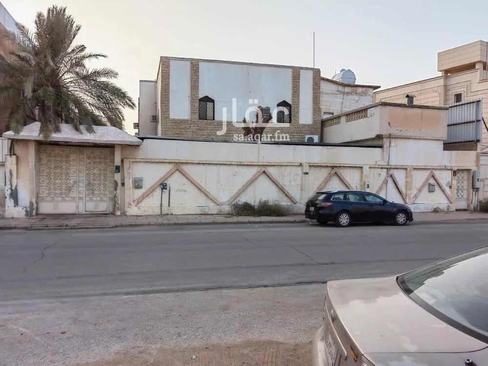 570 sqm land in Al Malaz 2