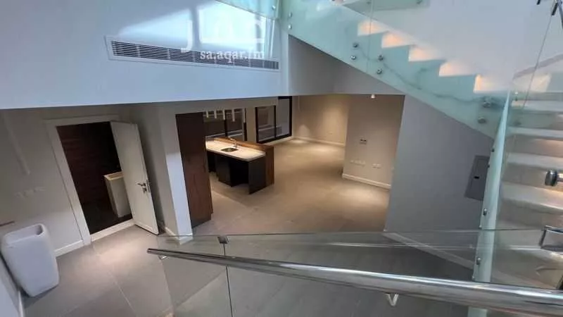 فيلا 7 غرف في العارض 5