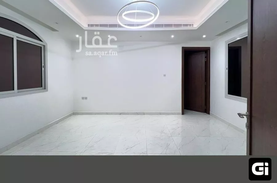 فيلا 5 غرف في العارض 3