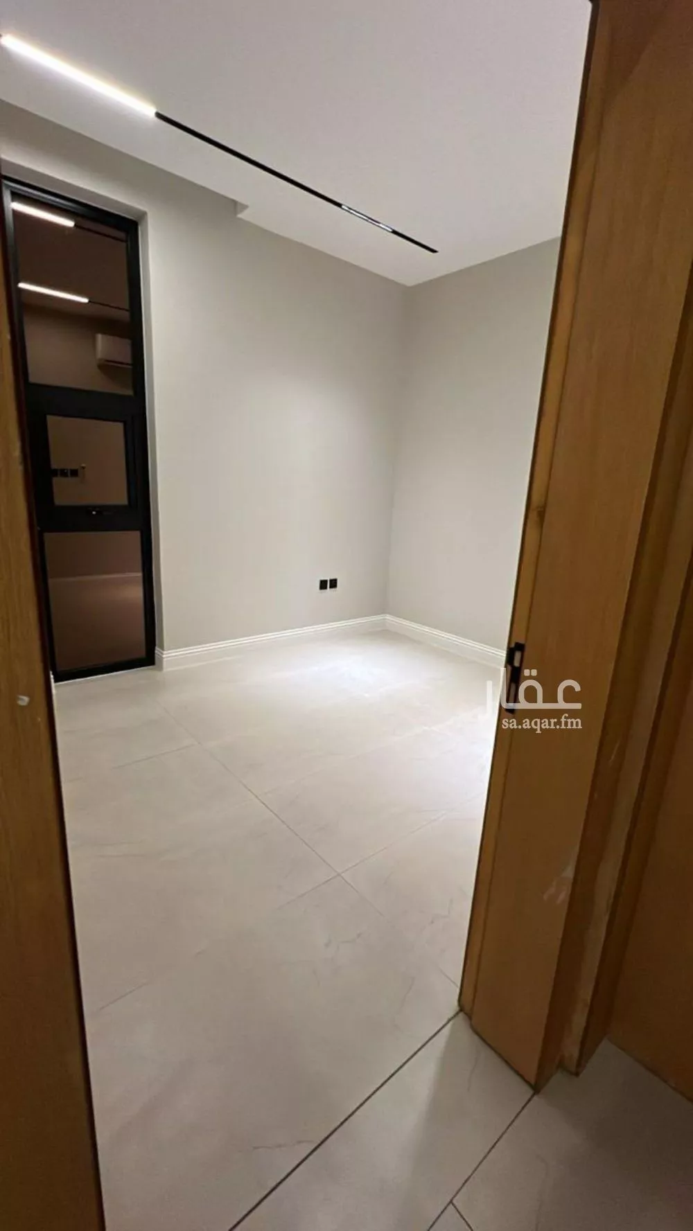 فيلا 4 غرف في العارض 3