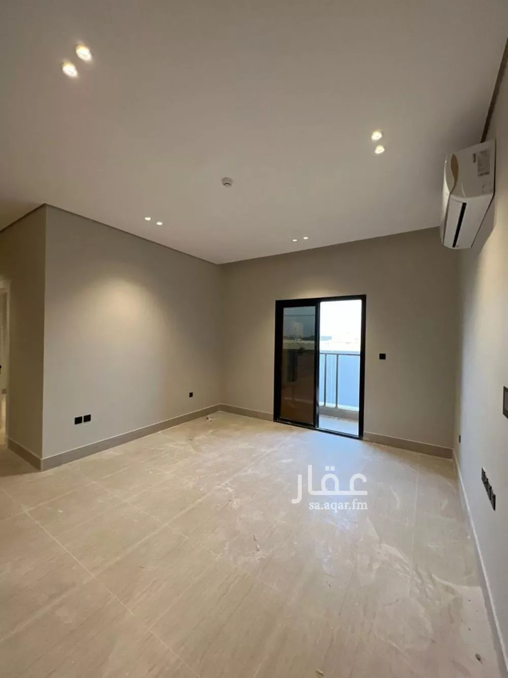 شقة 3 غرف في الرمال 4