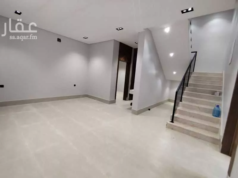 فيلا 5 غرف في عكاظ 4