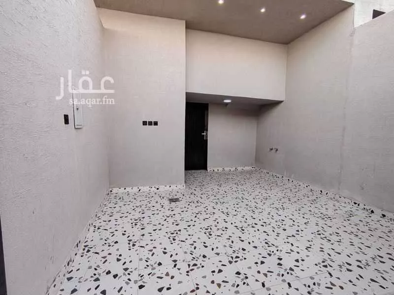 فيلا 5 غرف في بدر 4