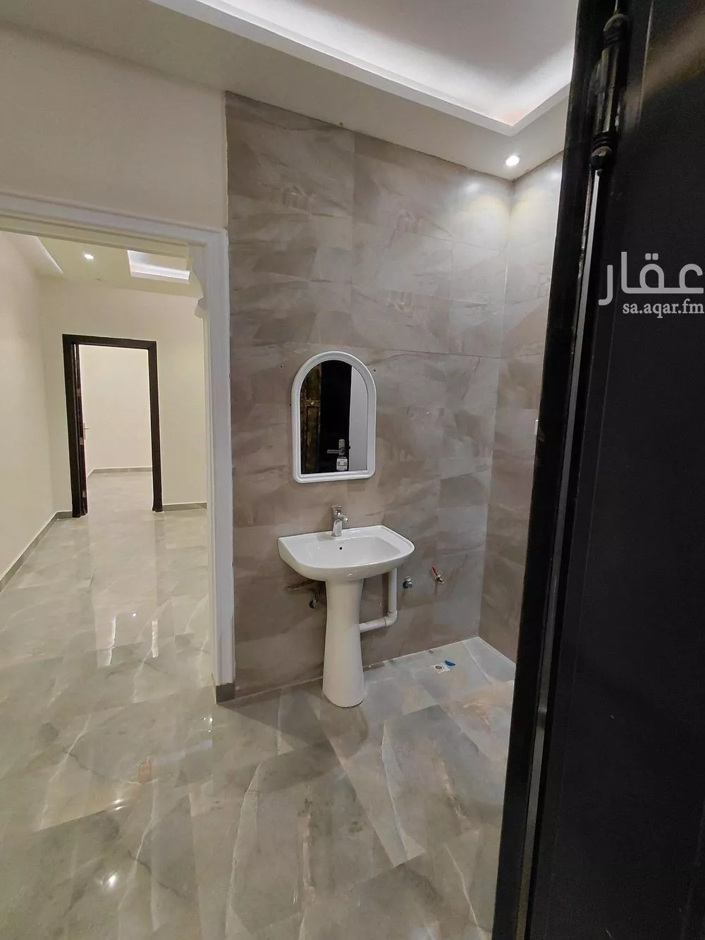 شقة 1 غرف في الملقا 4