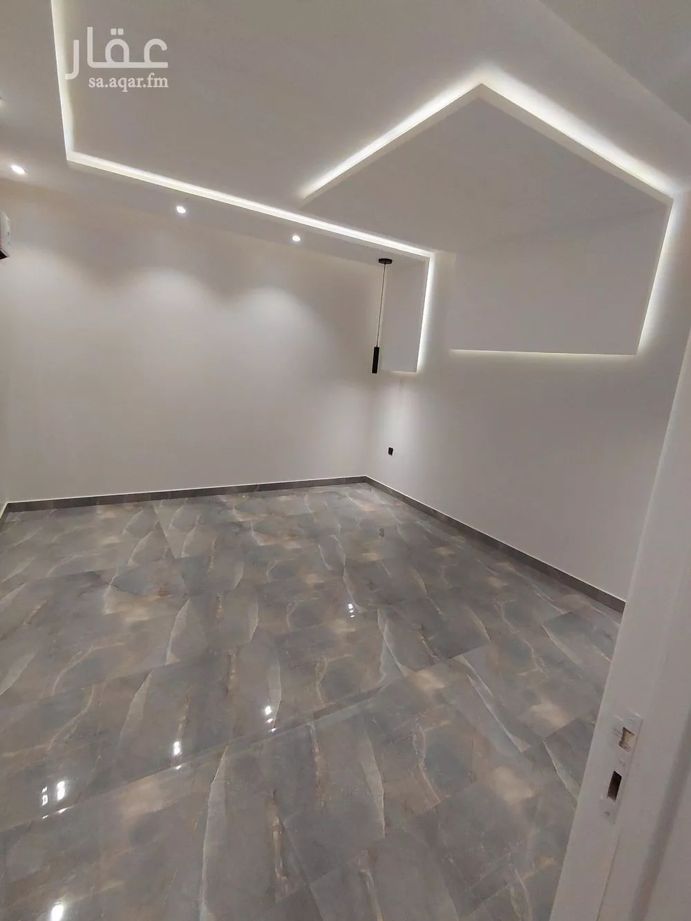 شقة 1 غرف في العقيق 5