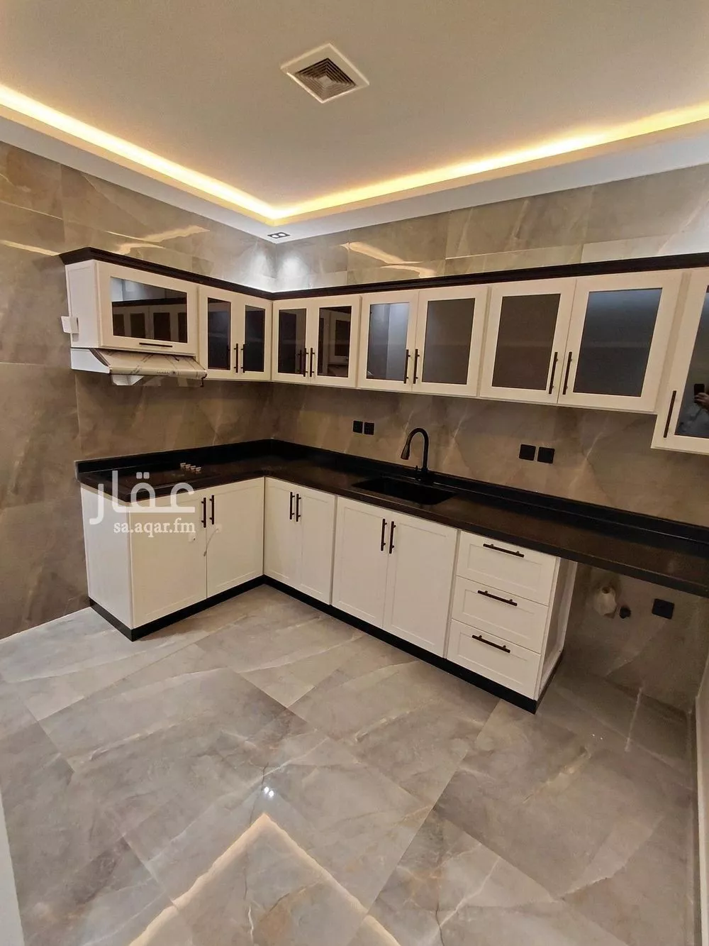 شقة 1 غرف في الملقا 5