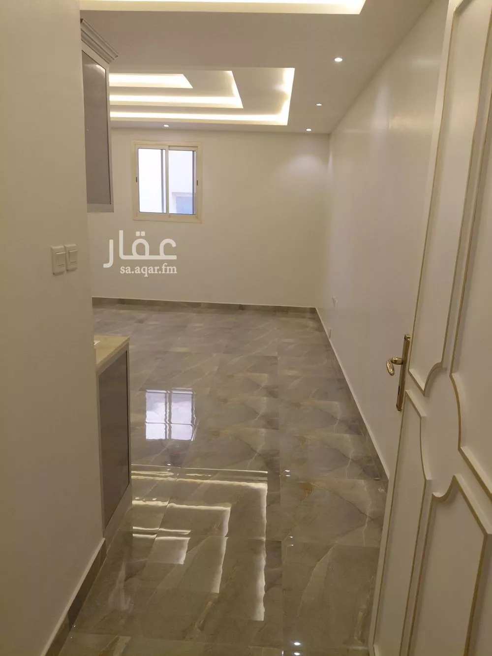 شقة 1 غرف في الملقا 5