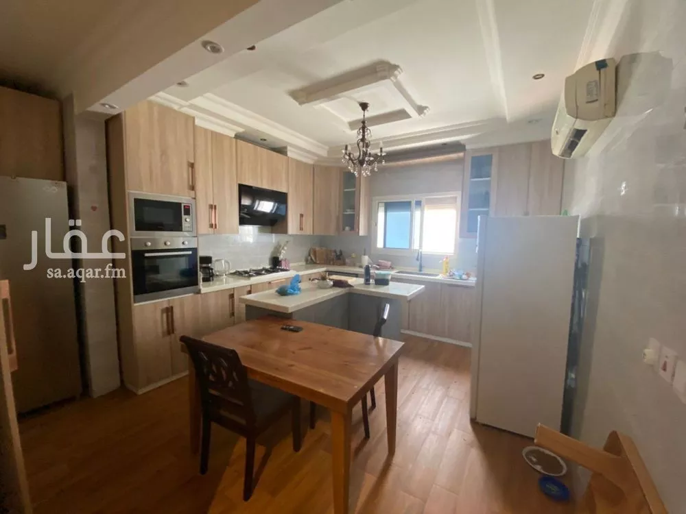 5 bedroom villa in Irqah 4