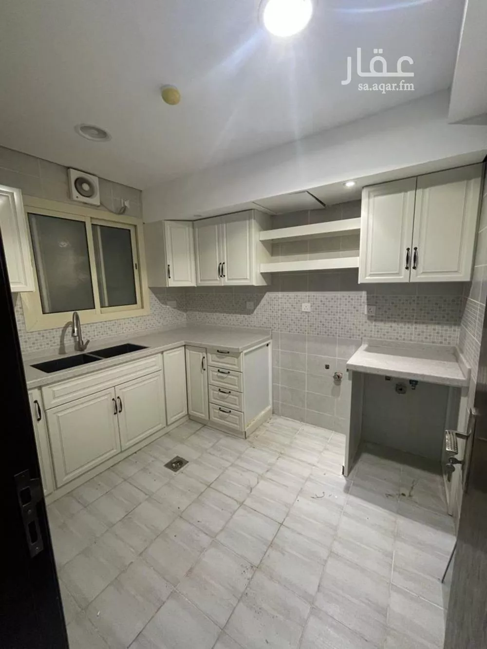 شقة 3 غرف في الملقا 5