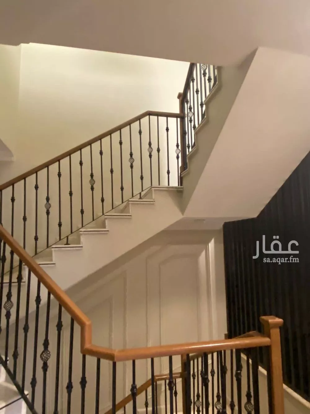 5 bedroom villa in Irqah 3