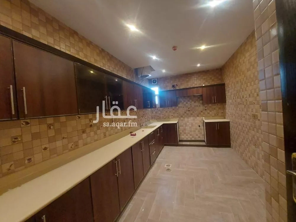 شقة 4 غرف في الحمرا 5