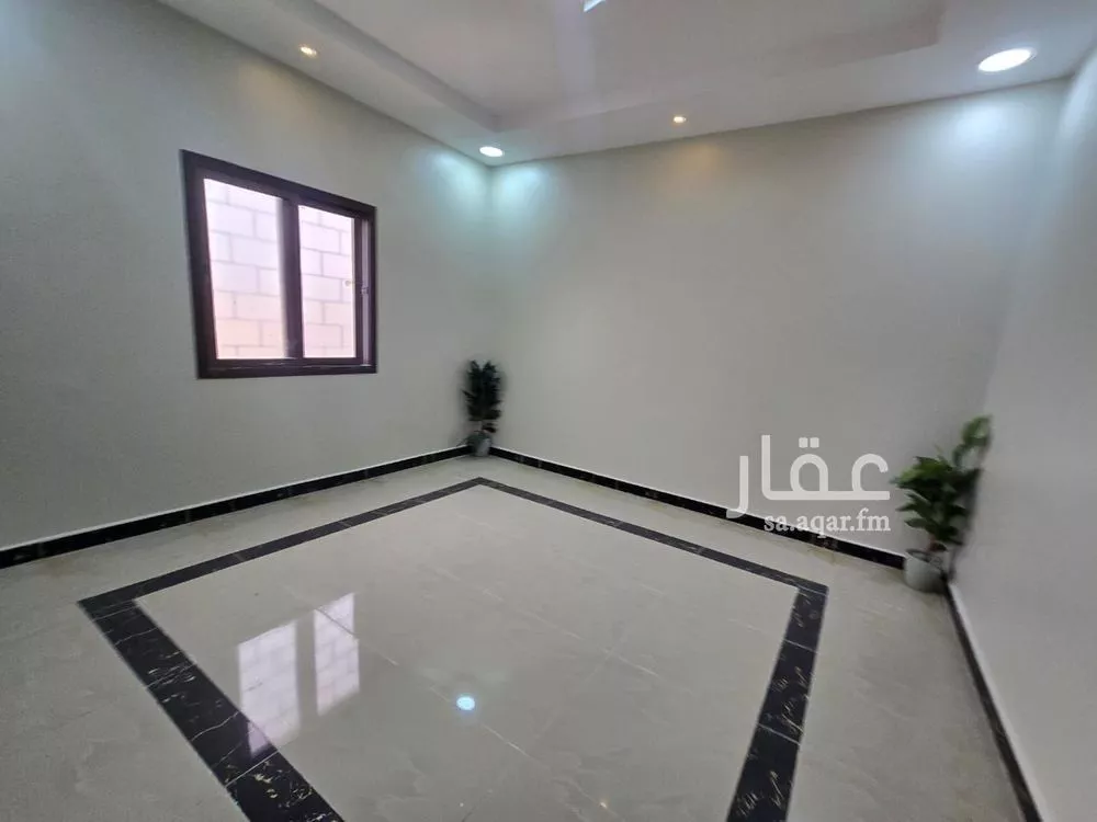 5 bedroom apartment in Dahiat King Fahd 4