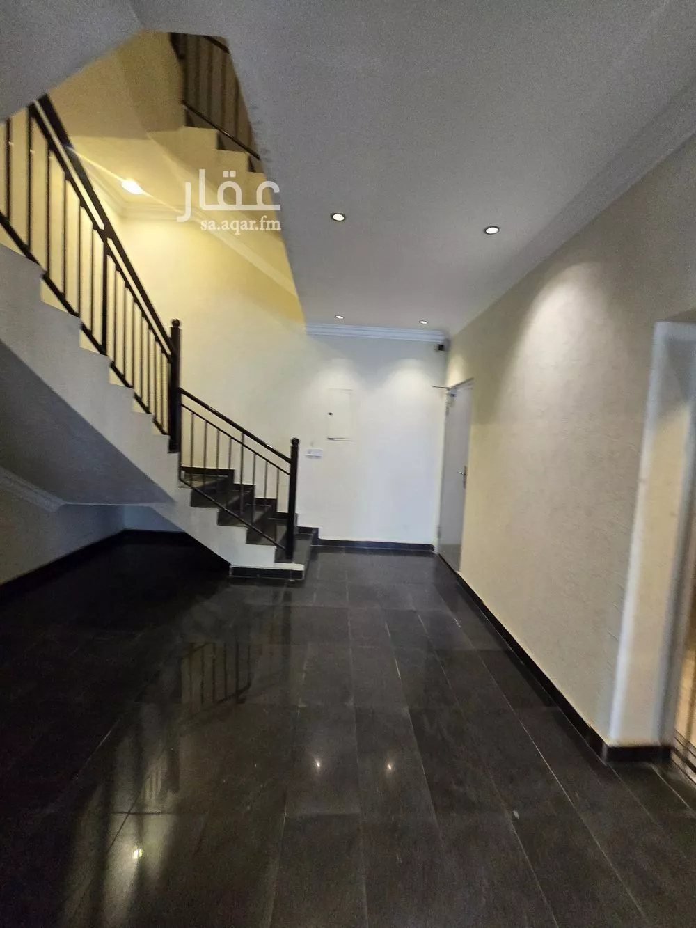 شقة 4 غرف في الحمرا 5