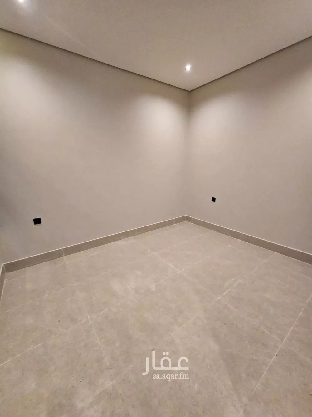 شقة 4 غرف في الحمرا 5