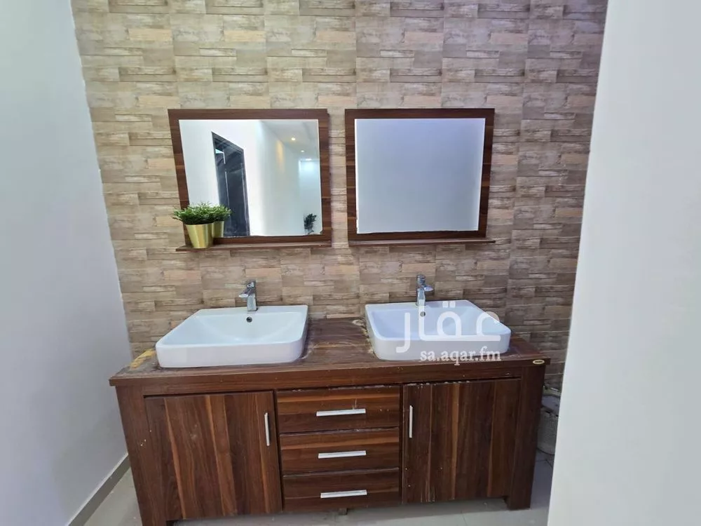 شقة 5 غرف في ضاحية الملك فهد 5