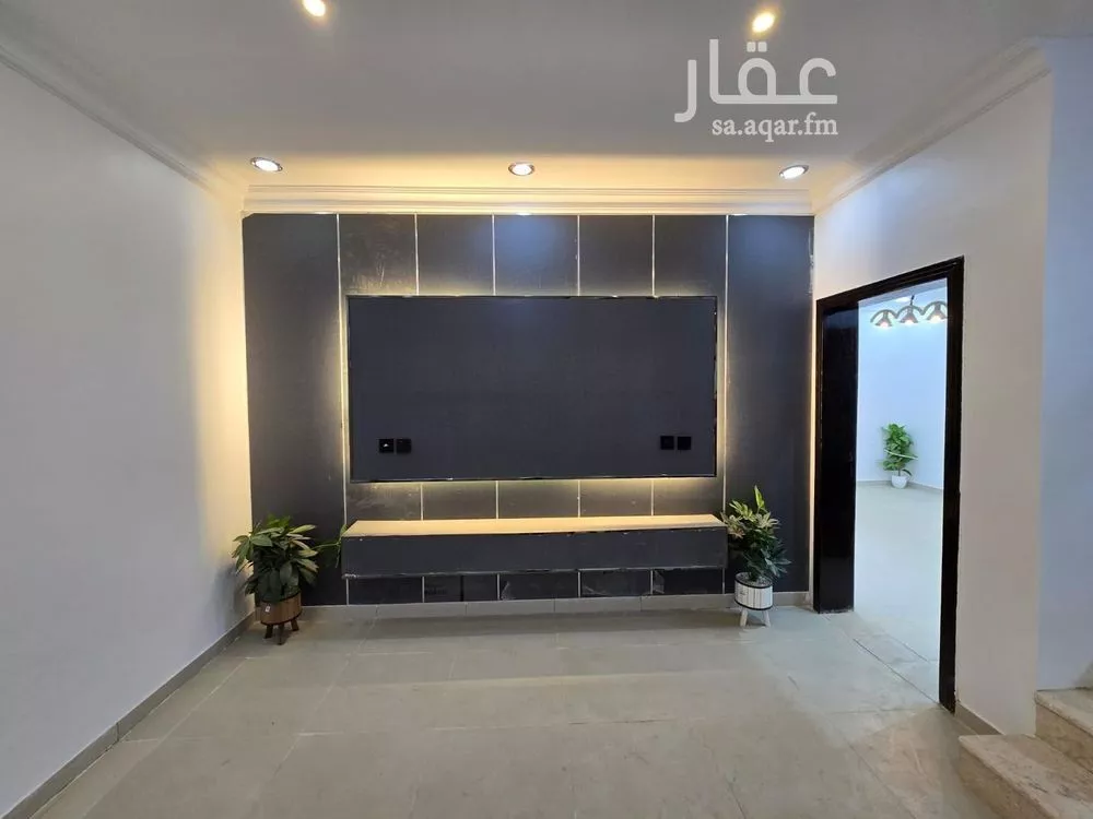 7 bedroom villa in Dahiat King Fahd 3