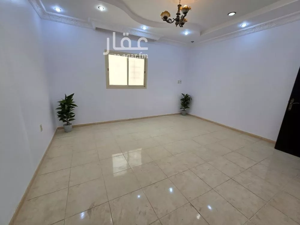 شقة 4 غرف في طيبة 4