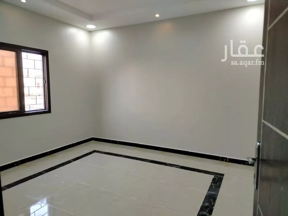 شقة 5 غرف في ضاحية الملك فهد 4