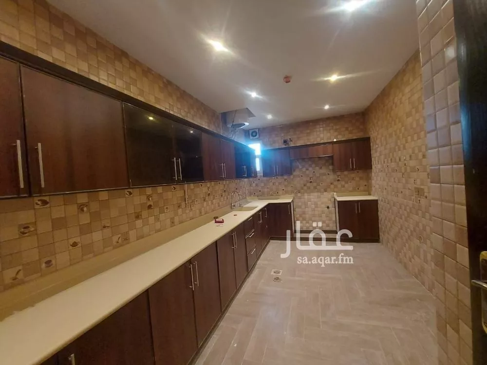 شقة 4 غرف في الحمرا 4