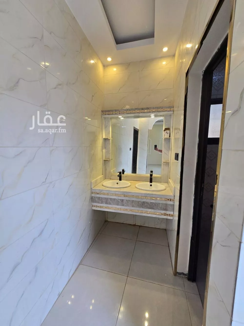 فيلا 8 غرف في ضاحية الملك فهد 4