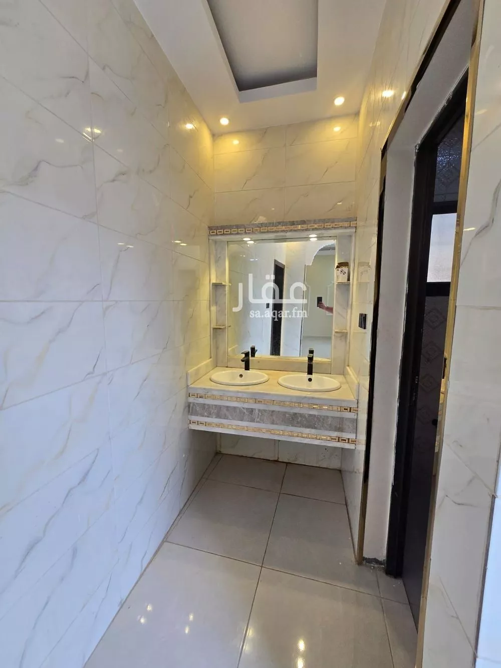 فيلا 8 غرف في ضاحية الملك فهد 4