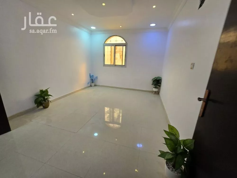 شقة 4 غرف في ضاحية الملك فهد 4