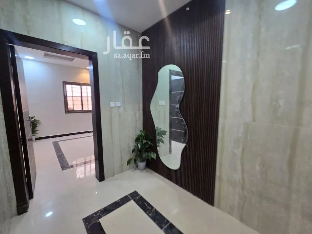 شقة 5 غرف في ضاحية الملك فهد 1