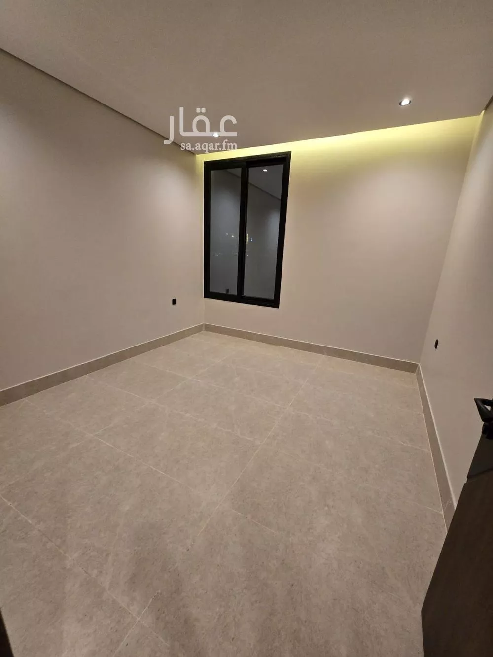 شقة 4 غرف في الحمرا 3