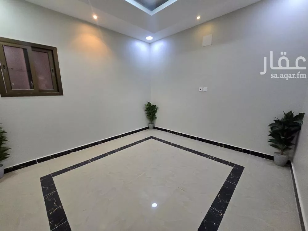 شقة 5 غرف في ضاحية الملك فهد 4