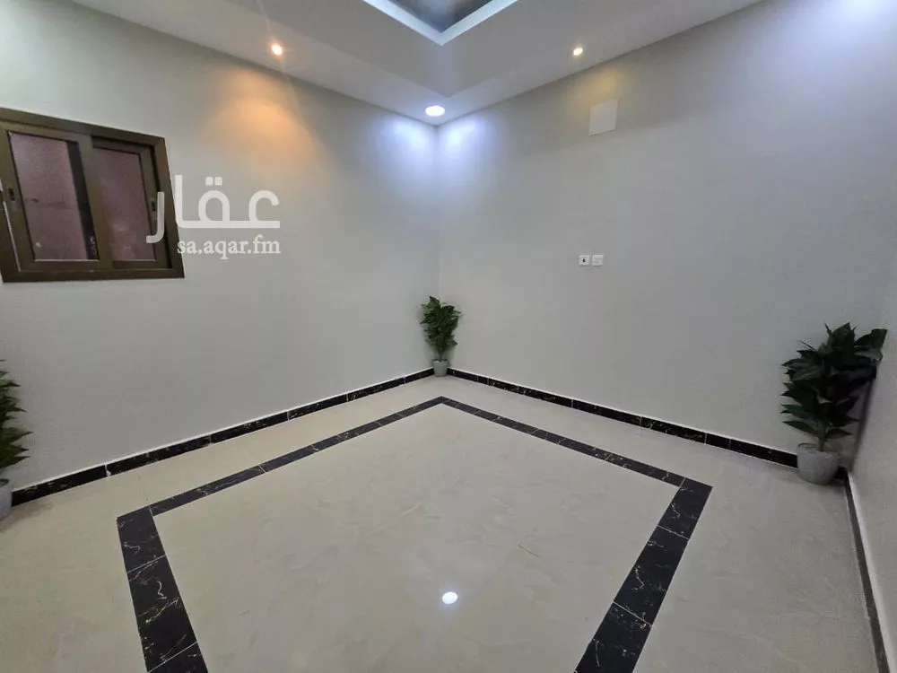 شقة 5 غرف في ضاحية الملك فهد 4