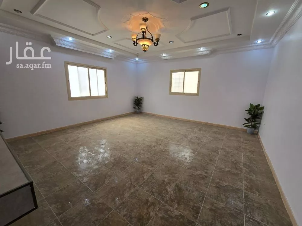 شقة 4 غرف في طيبة 2