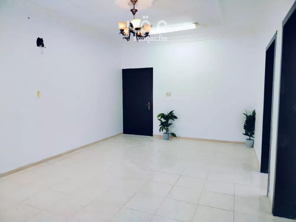 شقة 4 غرف في طيبة 5