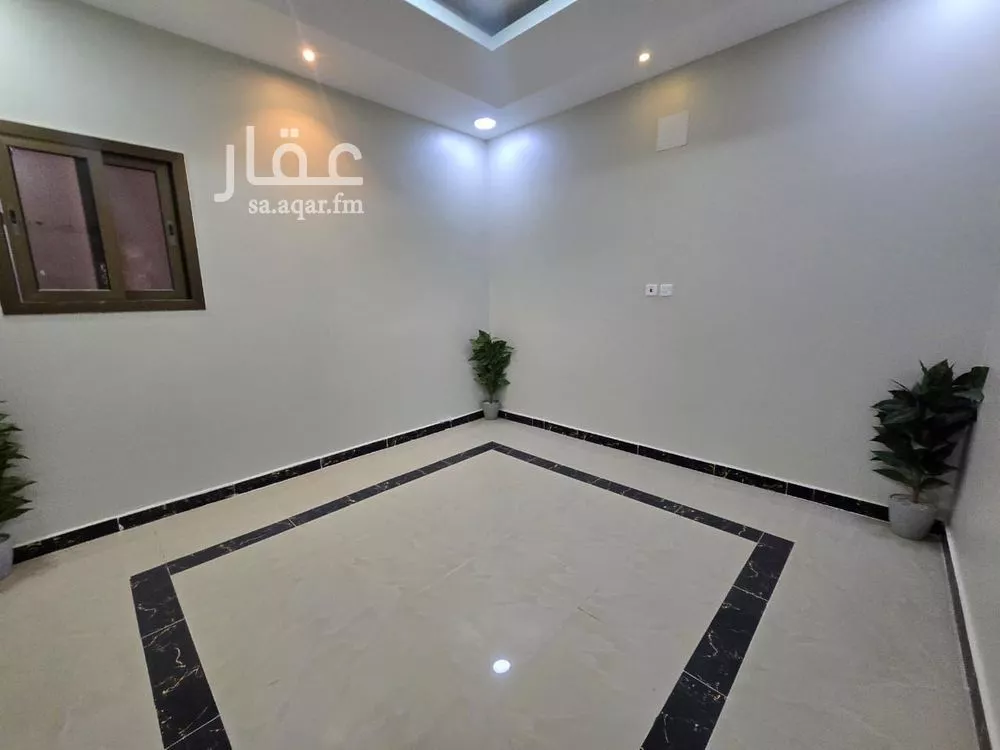 شقة 5 غرف في ضاحية الملك فهد 2